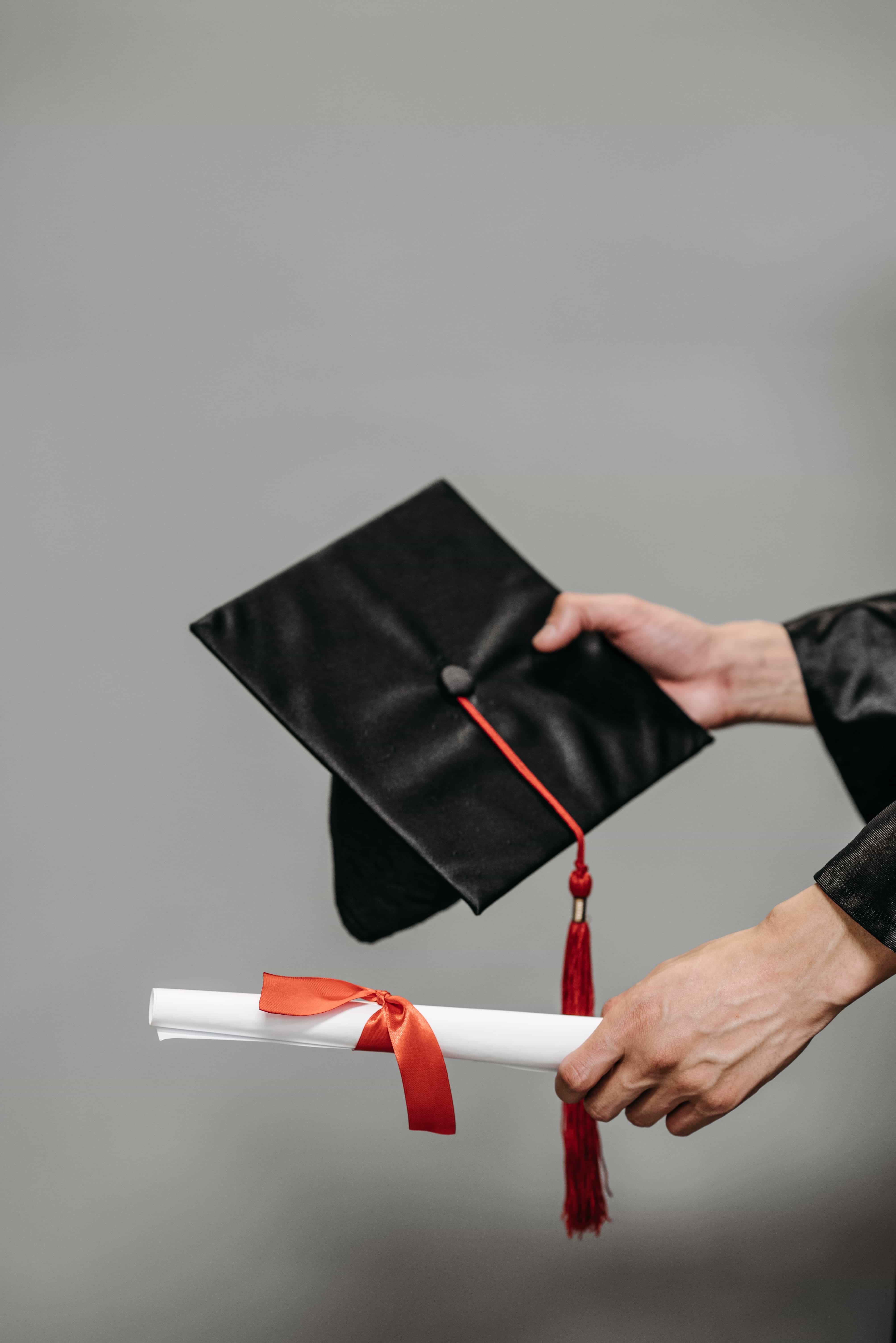 Diploma vs Degree : Which One is the Better Choice?